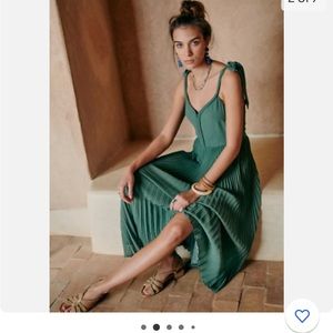 COPY - Sezane Nella dress in sage. Size 42.